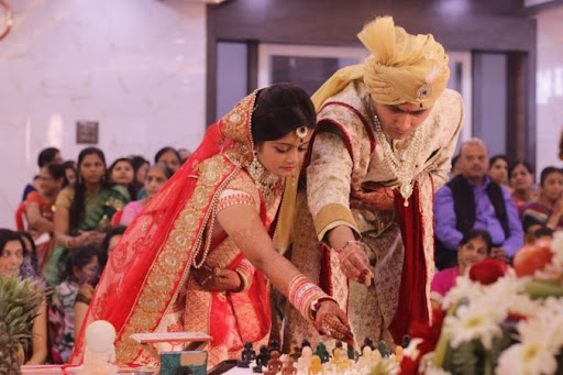 Exploring the Popularity of Marriage Bureaus in Modern Times